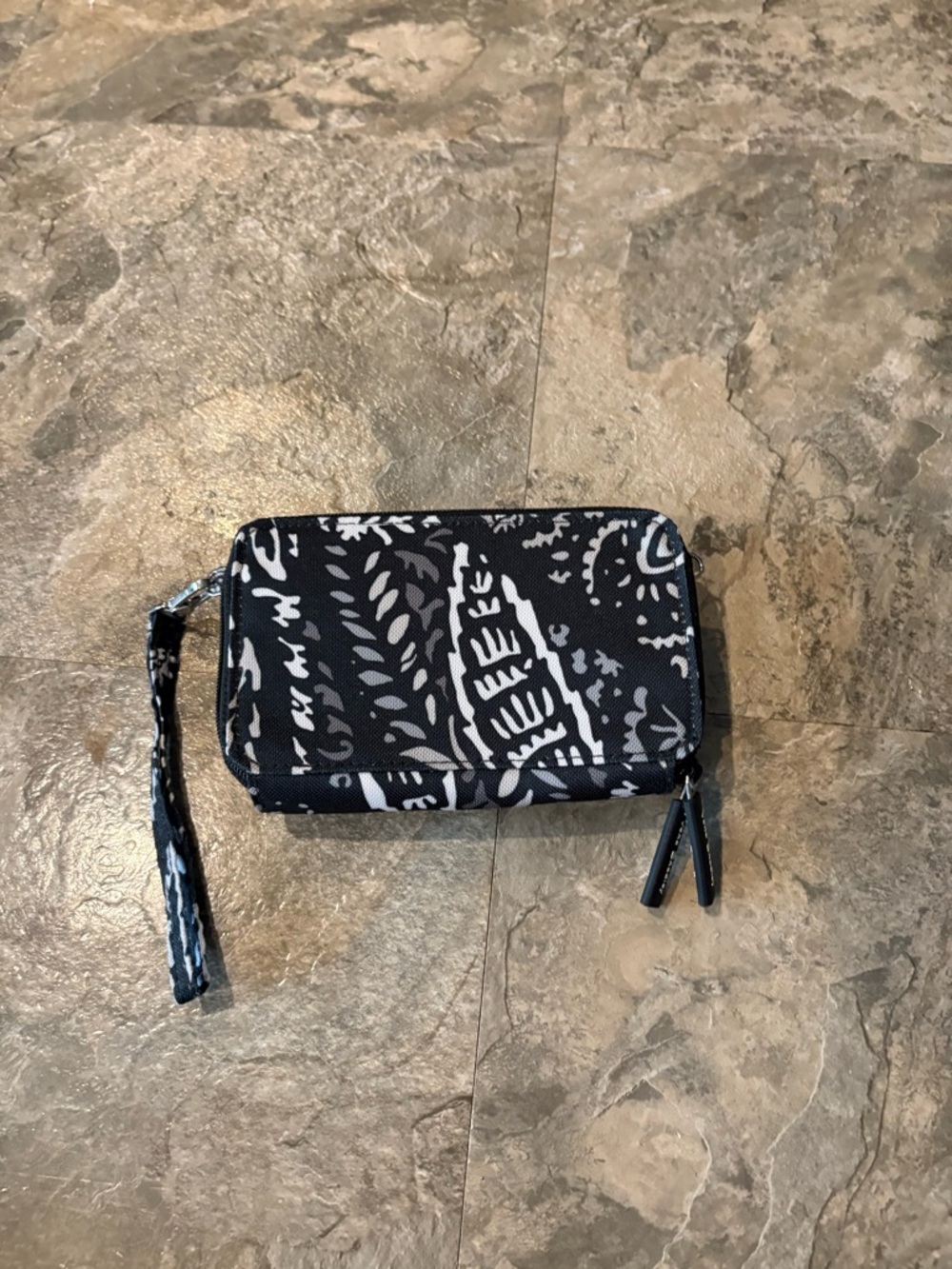 Vera Bradley Lighten-Up RFID 3-in-1 Crossbody in Paisley Noir Pattern - Picture 2 of 9